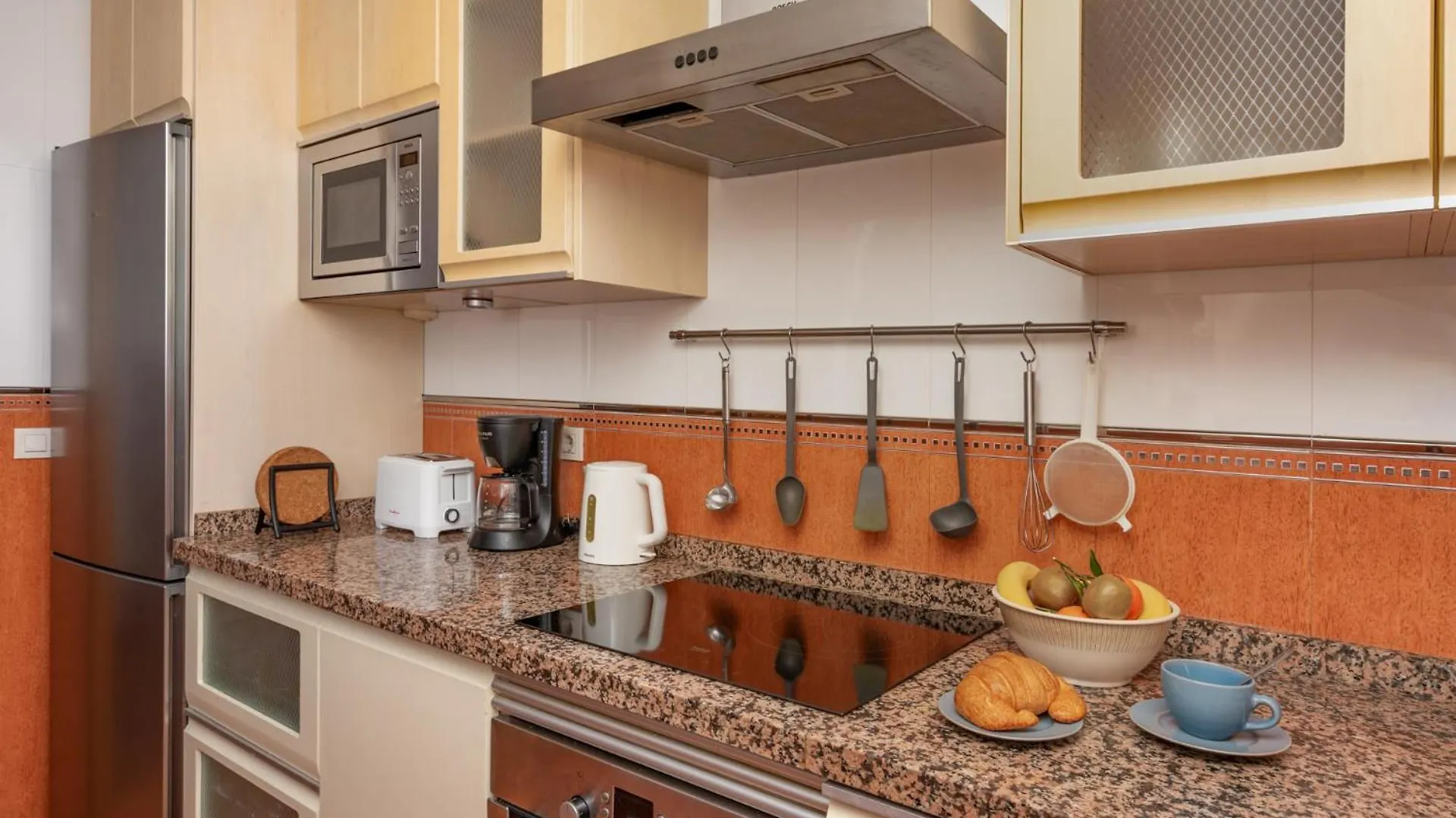 Beachfront, Two Bed- & Bathrooms, Private Parking Fuengirola Apartment