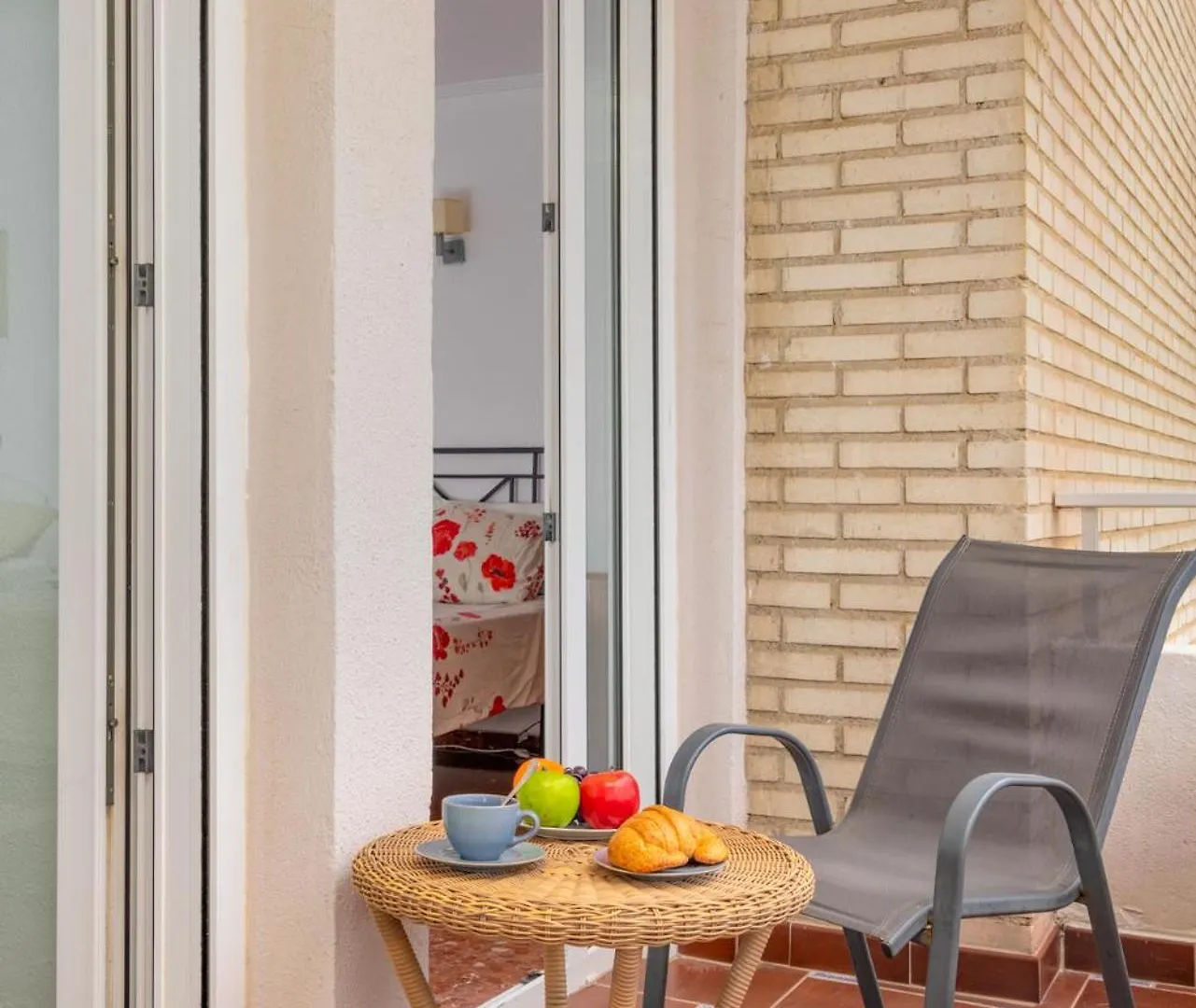 Beachfront, Two Bed- & Bathrooms, Private Parking Fuengirola