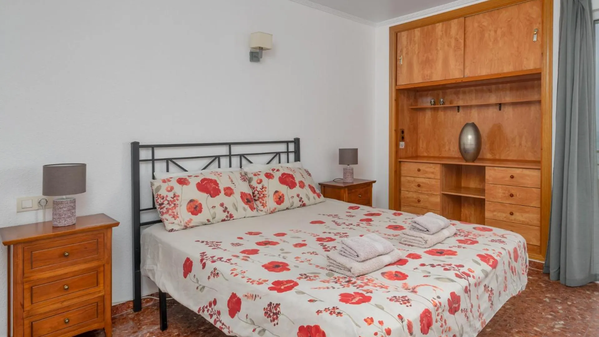 Beachfront, Two Bed- & Bathrooms, Private Parking Fuengirola Apartment